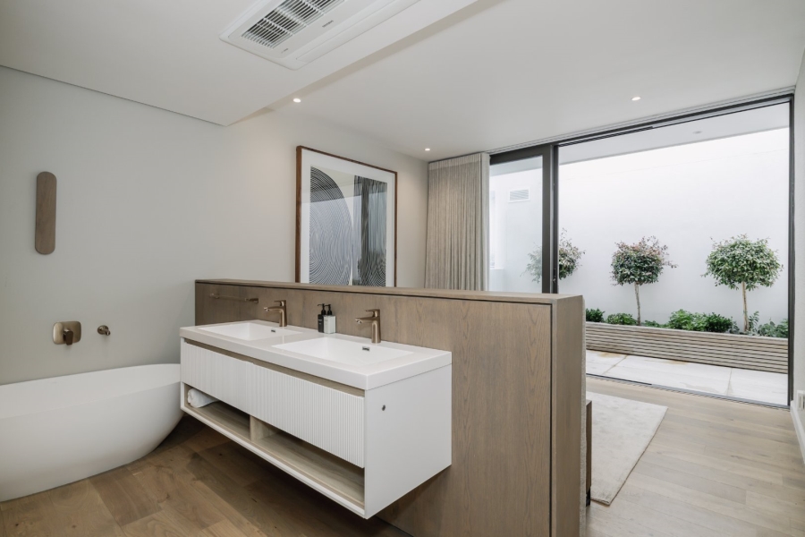 4 Bedroom Property for Sale in Fresnaye Western Cape